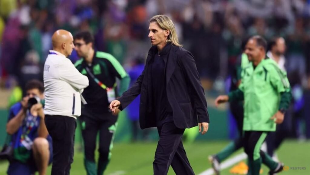 Beccacece bids farewell as Ecuador coach after World Cup exit
