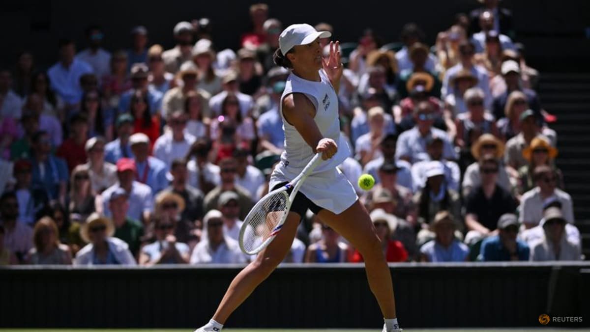 Swiatek tames powerful Pliskova to reach Wimbledon round three