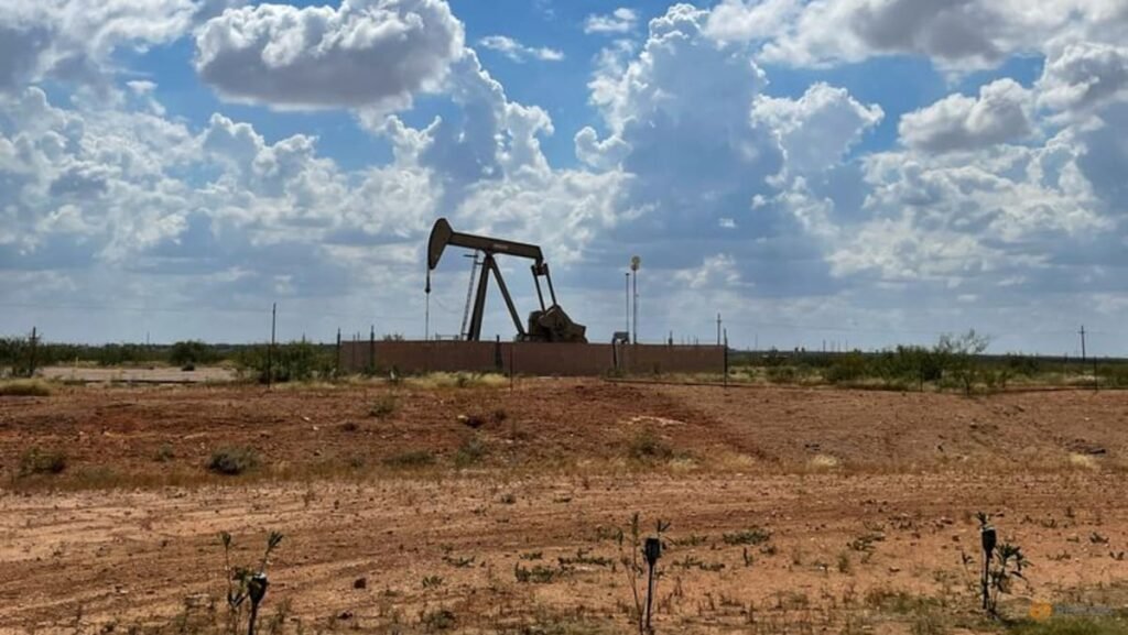 Oil up slightly ahead of long US weekend as peace efforts hold