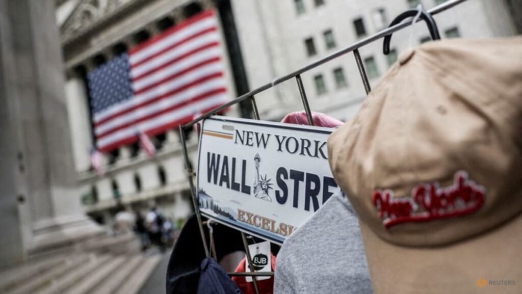Global equity fund inflows rise as investors add tech stocks after market dip