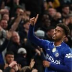 United sign Brazil midfielder Santos from Chelsea