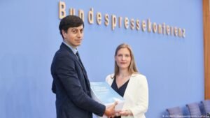 New report backs ban of German far-right party