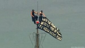 2 arrested after apparent Empire State Building proposal