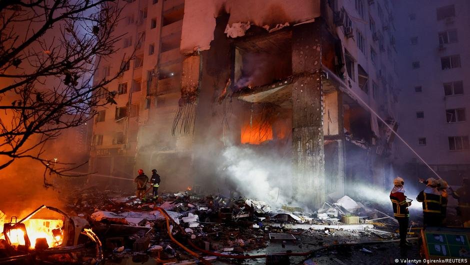 Ukraine: Several killed in renewed attacks on Kyiv