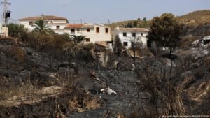 Spain wildfire: Firefighters begin to contain deadly blaze