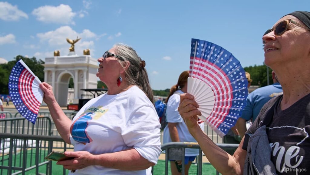 Dangerous heatwave hits peak temps along US east coast