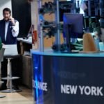 Stocks shrug off tensions to rise on renewed tech interest
