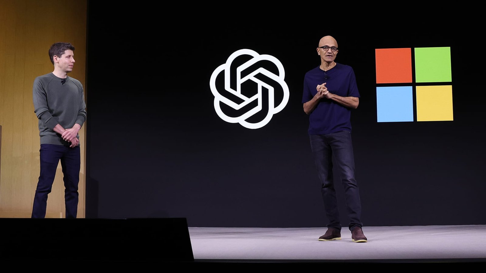Microsoft Outlook and OpenAI’s ChatGPT Work are experiencing user outages