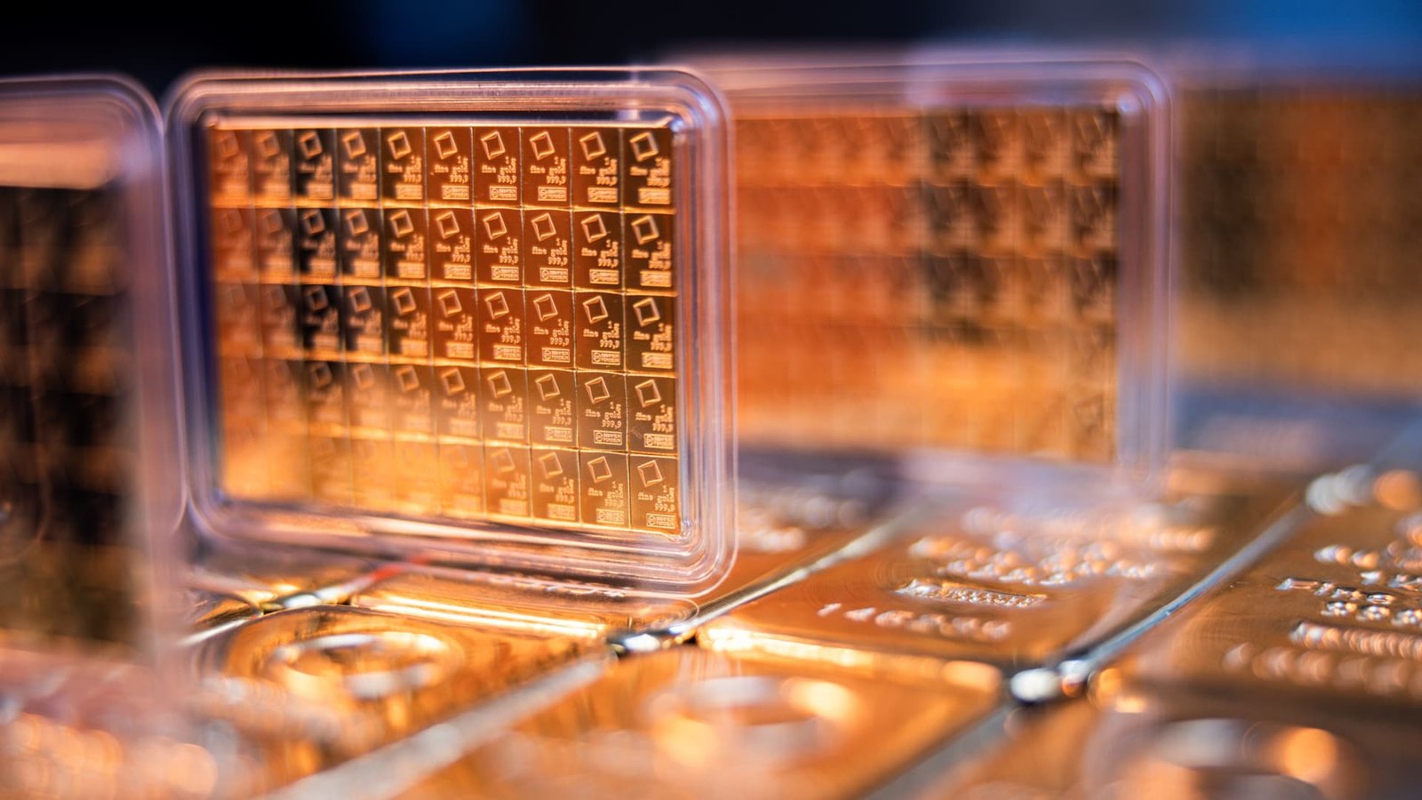 Buy gold on the Treasury bond market intervention, says Deutsche Bank