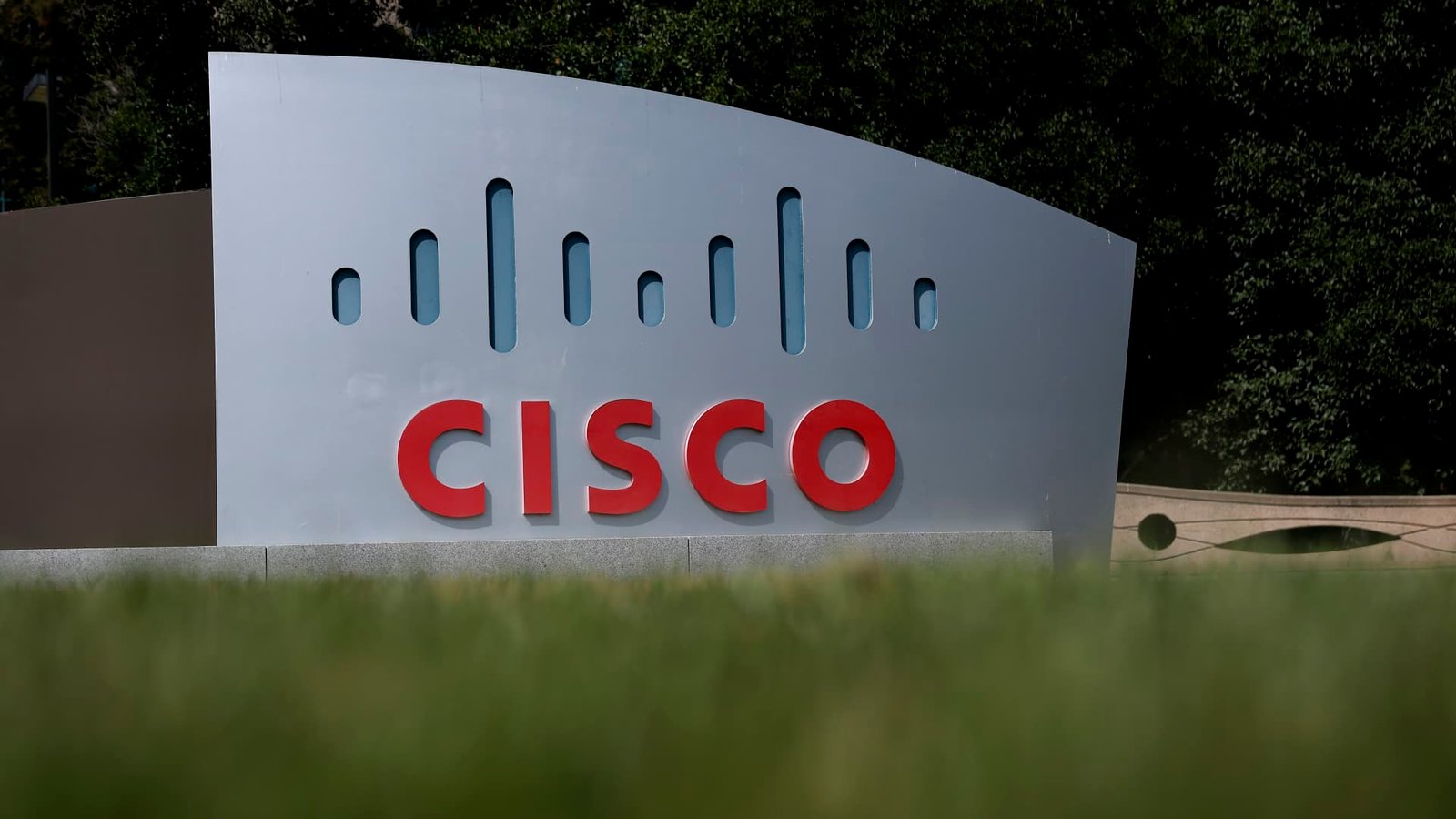 Jim Cramer says Cisco’s post-earnings plunge is a buying opportunity. Here’s why