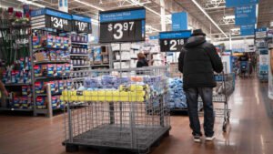 Walmart, Target results could put this earnings season to the test. What analysts are saying on retailers