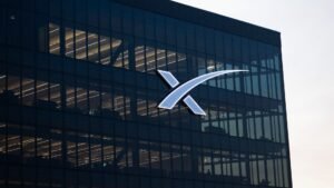 SpaceX short interest overtakes Tesla ahead of earnings, lockup expiration