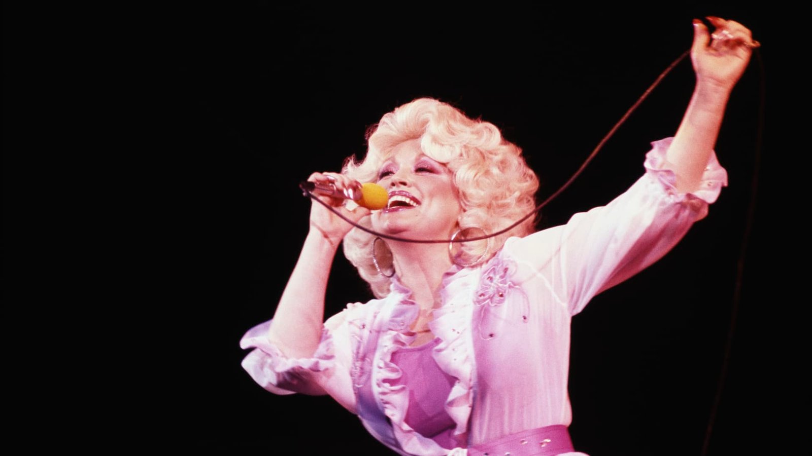 When someone talks down to you, use Dolly Parton’s simple trick to ‘maintain your dignity and disarm’ them, says expert