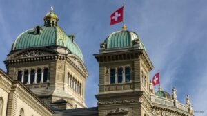 Switzerland seeks to tighten rules on bankers’ bonuses