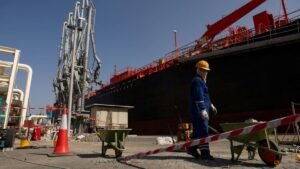 Oil prices lower, stocks higher as Hormuz doubts drag on