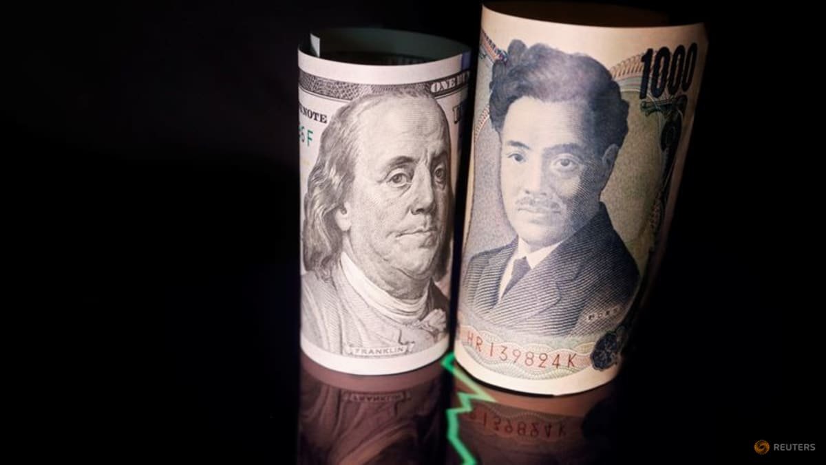 Dollar ticks up as markets await Iran deal news, look towards payrolls