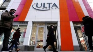 Retailers tap AI shopping traffic but fight to keep customer data