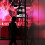 Asia stocks edge higher, oil up amid Gulf confusion
