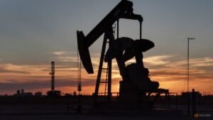 Oil steadies near one-week highs as US-Iran peace deal hopes dim