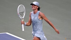 Swiatek cruises past Shnaider to reach Canadian Open semi-finals