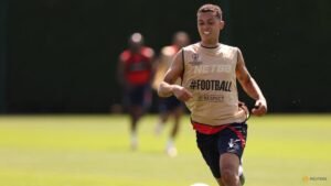 Everton, Palace complete Johnson-McNeil swap deal