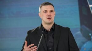 Kyiv’s ex-defence chief makes risky bet by venturing into electoral grounds