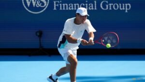 Red-hot Nakashima stuns Medvedev to reach Cincinnati fourth round