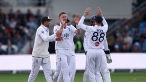 England rout Pakistan to go one up in test series