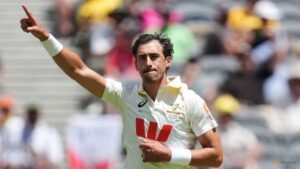 Lethal left-armers star as Australia take 101-run lead against Bangladesh in second test