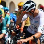 Hayter rips open shorts after Vuelta organisers hand him wrong size