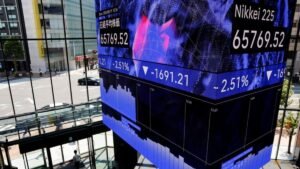 Shares skid in Asia as oil climbs, yields stay high