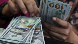 Dollar near two-week high as Warsh boosts rate-hike bets; yen slips past 160