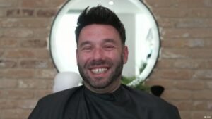 Britain sees boom in hairpieces for men