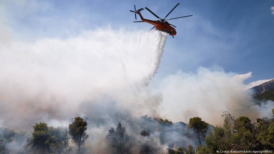 Greece: fire brigade helicopters collide as wildfires spread