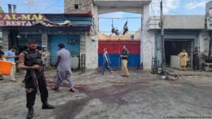 Pakistan: Suicide bomber kills 14 at anti-militancy protest