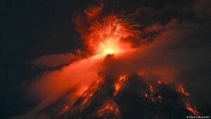 Volcanic eruption in Guatemala: hundreds evacuated