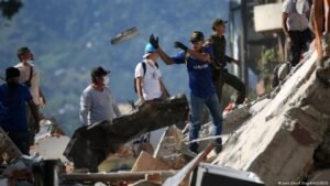 Colombia earthquake: Rescuers race to find thousands missing