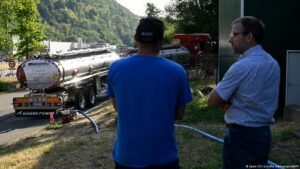 In drought-stricken France, tankers supply drinking water
