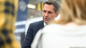 Germany news: State premier visits VW for crisis talks