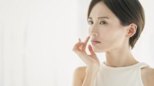 Does having dry skin make you look older? What dermatologists say