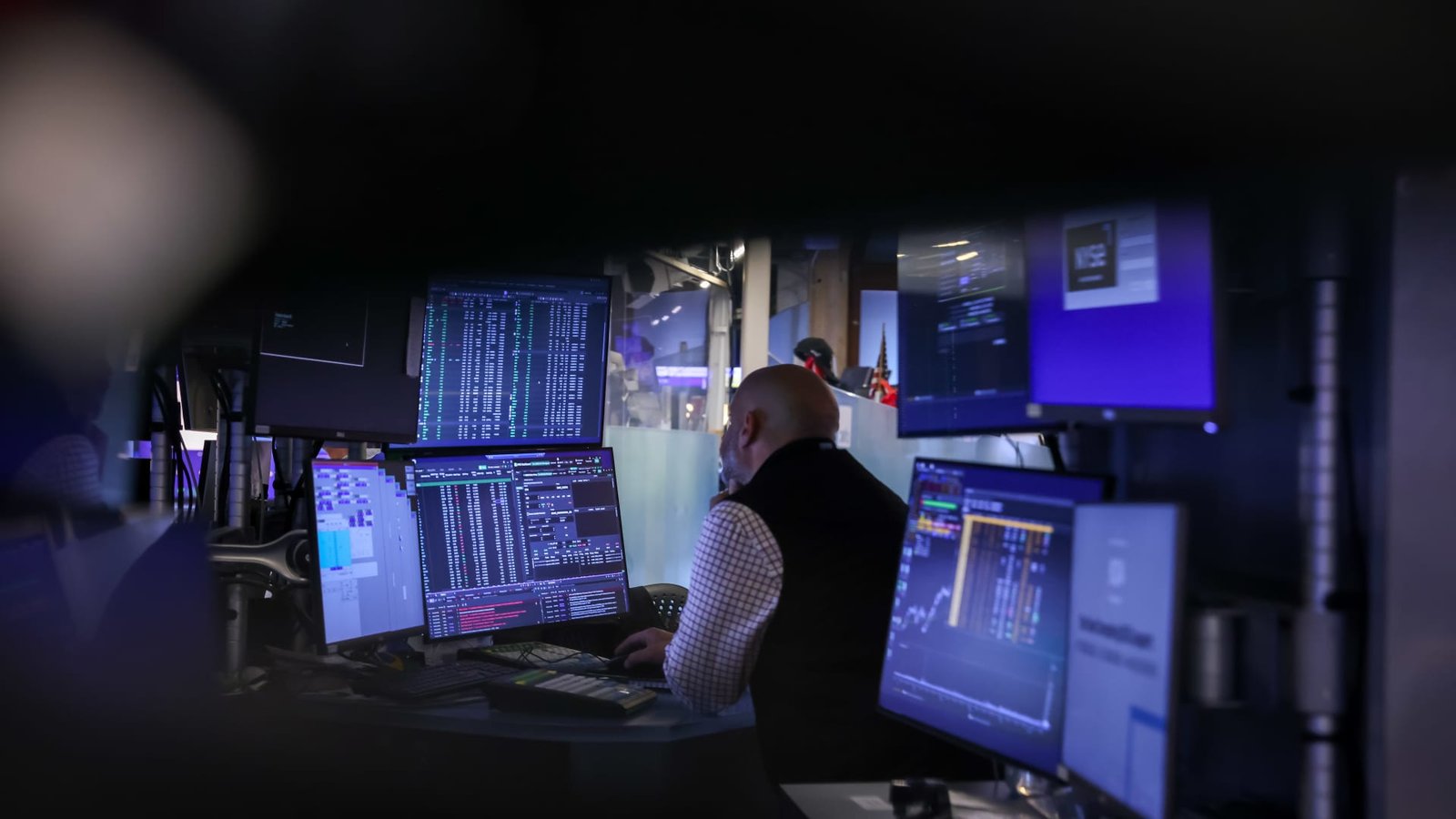 Global bond rout gathers pace as inflation fears mount