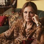 Gloria Steinem hosted salons in her living room for decades—how to gather for conversation and connection, says expert