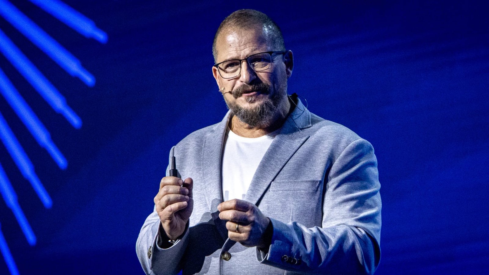 Qualcomm releases Android chip built for AI as memory shortage weighs on smartphone market