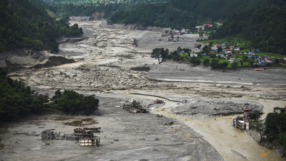 Nepal disaster a climate ‘warning signal’: foreign minister