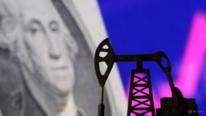 Dollar gains as oil, yield increases revive inflation fears