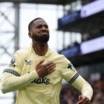 Everton striker Beto completes move to Fiorentina