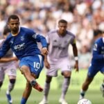 Manchester City sign Ndiaye from Everton