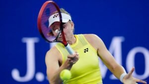 Clinical Rybakina marches into US Open third round
