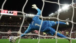 Arsenal stay perfect, Liverpool and Chelsea both held to draws