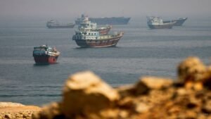 Oil prices fall 1% on hopes of limited supply disruptions